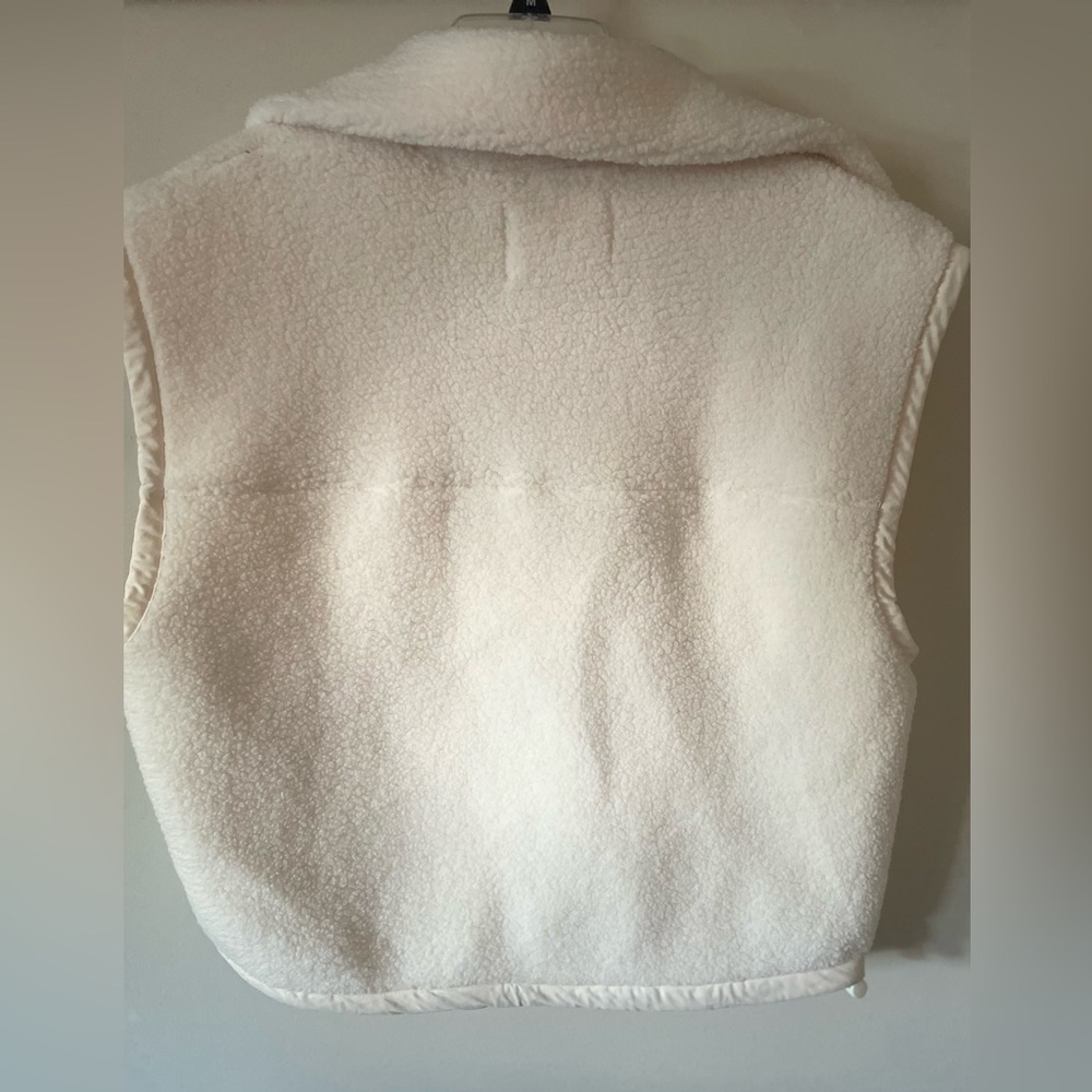 Natural Reflections White Fleece Vest - Picture 2 of 7
